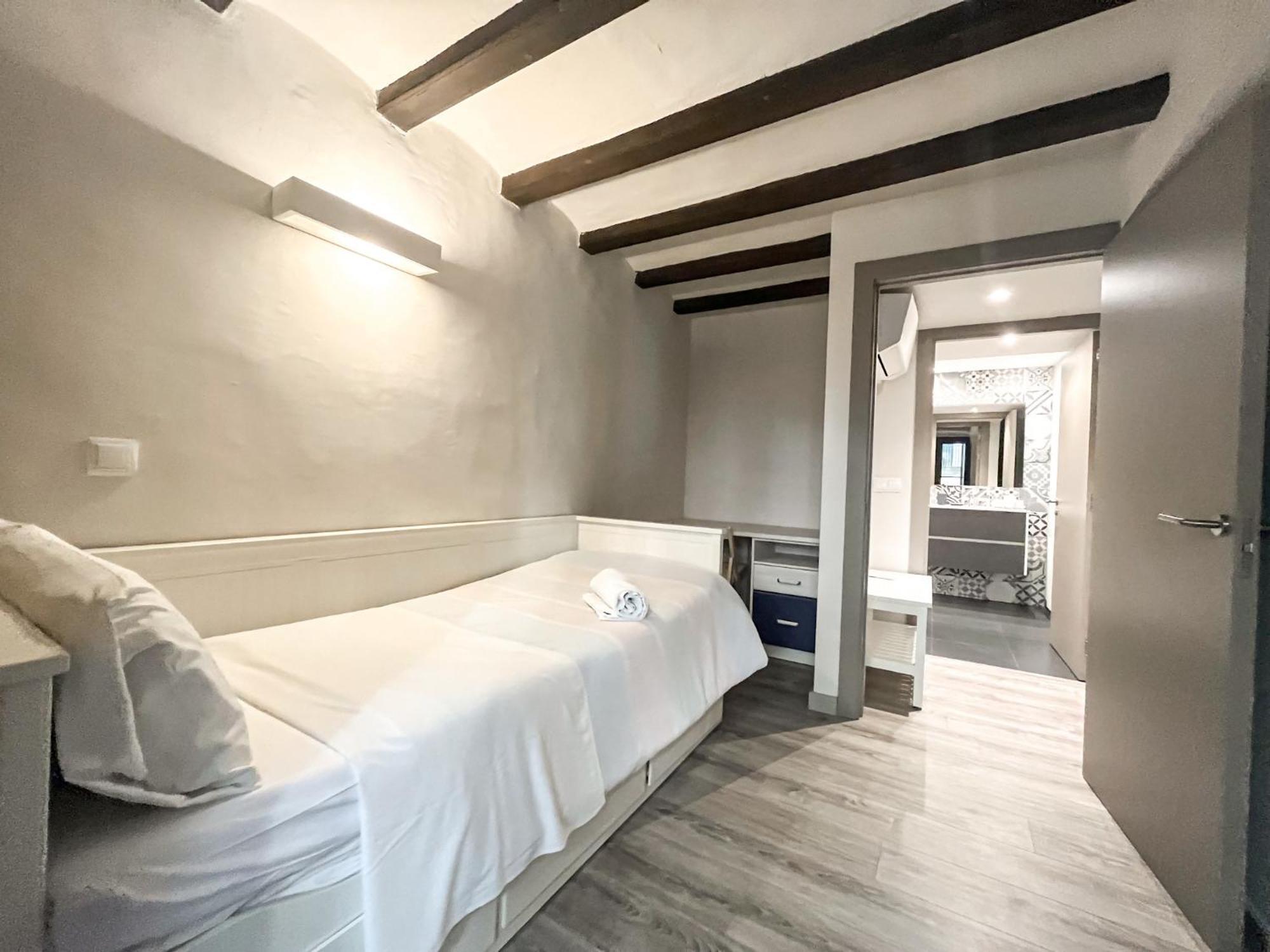 Old Town Duplex With Character Apartment Girona Bagian luar foto